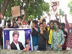 Shahrukh Khan fans gather outside Mannat to wish their favourite star, a happy birthday