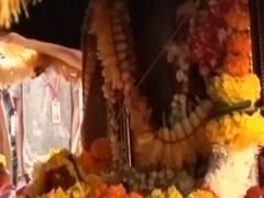 Mumbai में खुले धार्मिक स्थल, मुंबई से शिरडी तक निकली पालकी यात्रा, साईं दर्शन के लिए लगी भक्तों की भीड़