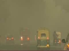 Delhi: Ignoring ban, people burst firecrackers on Diwali 