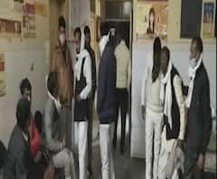 Kasganj: खाई में गिरी बारातियों से भरी बस, हादसे में 25 बाराती घायल| ABPGanga 