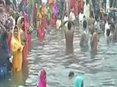 Delhi में छठ पूजा से बैन हटाने की मांग, BJP ने केजरीवाल पर लगाया धार्मिक भावनाओं से खिलवाड़ का आरोप