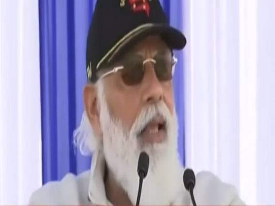 Jaisalmer एयरबेस पर जवानों से PM Modi ने कहा- 'आपने देश का दिल जीत लिया'