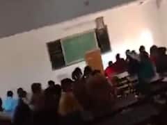 મોરબીની આ કોલેજમાં સોશિયલ ડિસ્ટન્સનો સત્યાનાશ, એક જ રૂમમાં મોટી સંખ્યામાં વિદ્યાર્થીઓ થયા ભેગા