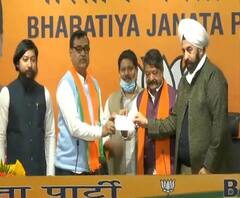 এক ঝলকে: BJP অফিসের সামনে আবির খেলা, দক্ষিণ দিনাজপুরে বিয়ের উপহারে বিজেপি-পুস্তিকা! সঙ্গে আরও খবর