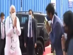 Hyderabad के Bharat Biotech पहुंचे PM Narendra Modi, लेंगे वैक्सीन की तैयारी का जायजा