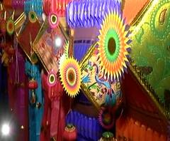 Sky lantern | स्पेशल रिपोर्ट | जरतारीचा मोर आता आकाश कंदिलावरही; मुंबईतील दाम्पत्याची किमया 