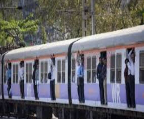 আনন্দ সকাল (৪): ভিড় নিয়ন্ত্রণ থেকে কোভিড বিধি পালন, লোকাল ট্রেন চালুর আগে ডিএম-এসপিদের সঙ্গে আজ বৈঠকে নবান্ন 