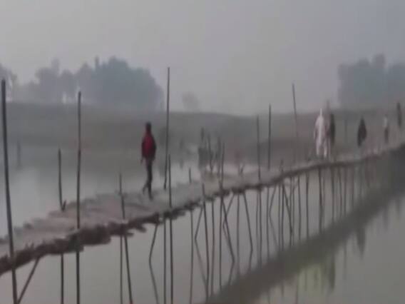 Bihar Polls 2020 : Darbhanga में जान जोखिम में डाल कर वोट डालने पहुंचे Voters