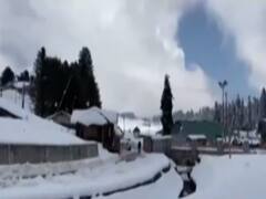 घाटी में जोरदार बर्फबारी, देखिए- सैलानियों ने क्या कहा