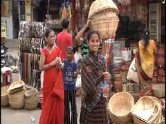 Maharashtra: मीरा-भायंदर इलाके में छठ पूजा की खरीदारी करने के लिए उमड़ी भीड़, मास्क के बिना दिखे लोग