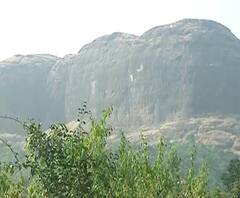 Anjneri | स्थानिकांसह पर्यावरण प्रेमींच्या विरोधानंतर अंजनेरी पर्वतावरील प्रस्तावित रस्ता रद्द! 