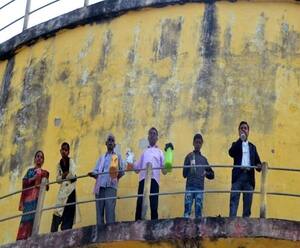 Prayagraj में करीब 3 दिन से पानी टंकी पर चढ़ा Hardoi का परिवार| Ganga Prime| ABPGanga 