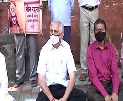 गेट आऊट म्हटल्याने राष्ट्रवादीच्या पदाधिकाऱ्याचं पोलीस अधिकाऱ्याविरोधात आंदोलन | नागपूर