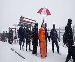 मौसम साफ होने के बाद Kedarnath Dham से निकले CM Yogi Adityanath | ABP Ganga 