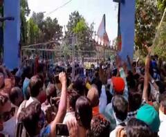 বিজেপি কর্মীর অস্বাভাবিক মৃত্যুর ঘটনায় দুর্গাপুর থানা ঘেরাও করে বিক্ষোভ, পুলিশের সঙ্গে ধাক্কাধাক্কি