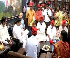 Top 25 | मुंबईतील कोळी बांधव मनसे अध्यक्ष राज ठाकरे यांच्या भेटीला 