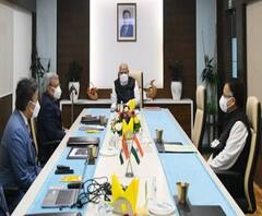  Covid Vaccine जनवरी तक बनाने का दावा करने वाली कंपनी पहुंचे PM Modi | ABPGanga 