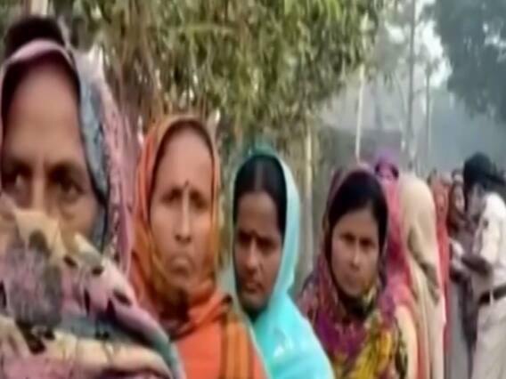 Bihar Elections 2020 : Sitamarhi के रीगा पोलिंग बूथ पर EVM में खराबी 