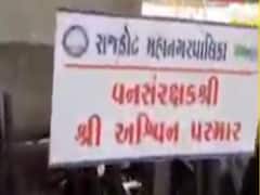 રાજકોટ મહાનગરપાલિકાની ગંભીર બેદરકારી આવી સામે, અધિકારીઓની નેઇમ પ્લેટ કચરાના ઢગલામાં મળી આવી