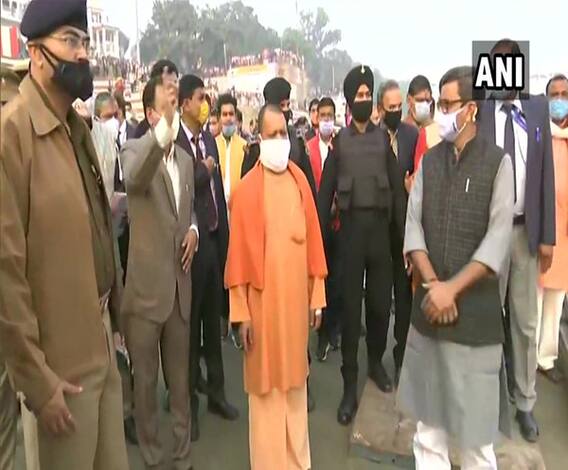 PM Narendra Modi का कल Varanasi दौरा, CM Yogi ने आज लिया तैयारियों का जायजा | Ganga Prime 