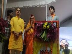 कहीं कांग्रेस के लिए मांगा वोट तो कहीं 'टाइगर' से 'कुत्ते' पर आए, MP में Scindia 'गजब' हैं !