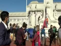 US Election Result: 'Count Every Vote' पोस्टर के साथ अमेरिका में प्रदर्शन