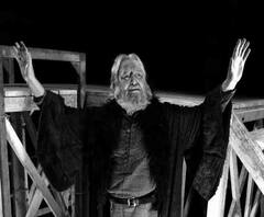 উনি পেশাদার রঙ্গালয়ে নতুন ধারার প্রবর্তন করেছিলেন, সৌমিত্র চট্টোপাধ্যায়ের স্মৃতিচারণা নাট্যব্যক্তিত্ব বিভাস চক্রবর্তীর