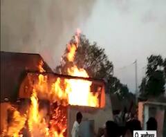 चार झोपड़ियां आग में जलकर खाक, गांव वालों ने कड़ी मशक्कत के बाद बुझाई आग