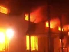 આણંદની વિઠ્ઠલ ઉદ્યોગ નગર GIDCમાં પ્લાસ્ટિક બેગ બનાવતી કંપનીમાં આગ, જુઓ વીડિયો