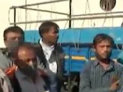 રાજકોટ યાર્ડમાં કામ કરતા મજૂરોએ રાત્રીના પાસની કરી માંગ, જુઓ વીડિયો