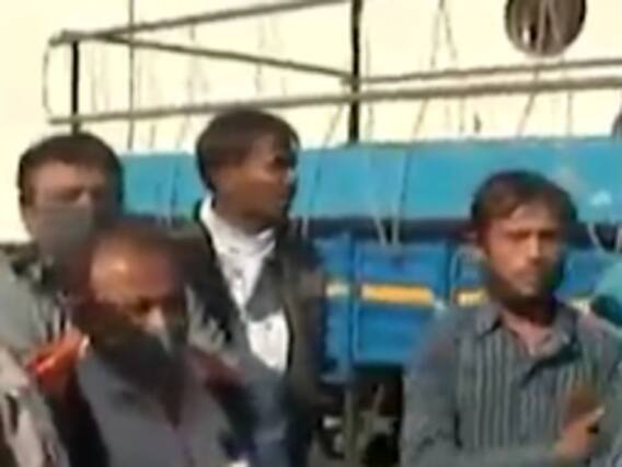 રાજકોટ યાર્ડમાં કામ કરતા મજૂરોએ રાત્રીના પાસની કરી માંગ, જુઓ વીડિયો