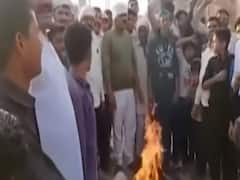 Muzaffarnagar में आखिर क्यों जलाई जा रही है हाफ पैंट?