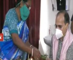 ভাইফোঁটা ২০২০: অধীরকে ভাইফোঁটা পুত্রহারা রেণুকা মান্ডির