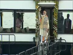 Alaknanda Cruise से Lalita घाट पहुंचे PM Modi, CM Yogi भी पीएम के साथ 