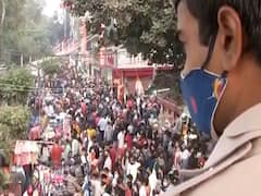 Delhi: Huge crowd gathered in Sarojini market ignoring all advisories