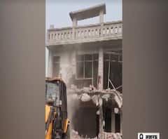 Lucknow: अवैध रूप से बने 'मैरिज लॉन' पर चला LDA का बुलडोजर| ABPGanga 