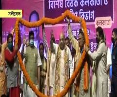 ফটাফট: মতুয়া পরিবারে মধ্যাহ্নভোজ অমিত শাহর, শুভেন্দু-অভিষেকের ব্যানার তরজা, সঙ্গে অন্য খবর