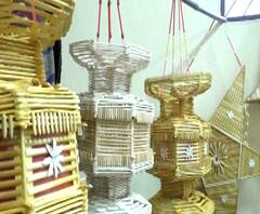 गवत, कुल्फीच्या काड्यांपासून साकरल्या कलाकृती,वेंगुर्ल्यातील प्रमोद गावडेंच्या कलाकृतींना मोठी मागणी