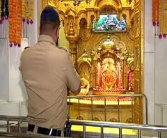 Temple Reopen | कोरानाकाळातला “देव”माणूस सिद्धिविनायकाच्या भेटीला 