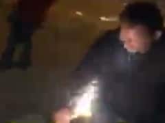 સુરતમાં એક વ્યક્તિએ જાહેરમાર્ગ પર બર્થ-ડેની કરી ઉજવણી, પોલીસે ન કરી કોઇ કાર્યવાહી