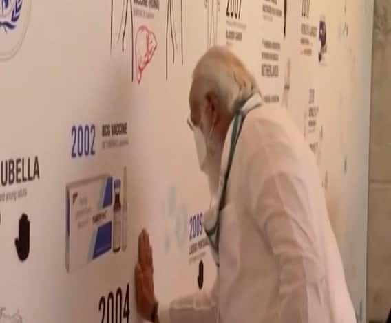 PM Modi | पंतप्रधान मोदींनी सीरम इन्स्टिट्यूटमधील कोरोना प्रतिबंधक लस निर्मितीचा सविस्तर आढावा