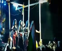 Ballia: देवी संतोषी की मूर्ति विसर्जन के जुलूस में अश्लीलता | Pradesh Prime | ABP Ganga