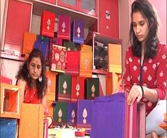 नाशिकमध्ये खणाच्या कापडाचे आकाशकंदील! अमेरिका, कॅनडा, दुबई, इंग्लंडहून कंदिलांना मोठी मागणी