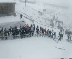 केदारनाथ-बदरीनाथ में जमकर हुई बर्फबारी, बर्फ से ढके चारों धाम | ABP Ganga 