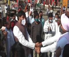 BJP Celebration | मंदिरं खुली झाल्याने भाजपकडून जल्लोष, अनेक ठिकाणी सोशल डिस्टन्सिंगचा फज्जा