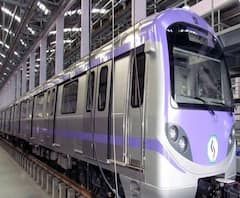 এসপ্ল্যানেড স্টেশনে যাত্রীর আত্মহত্যার চেষ্টা, নোয়াপাড়া থেকে সেন্ট্রাল স্টেশন পর্যন্ত চলছে মেট্রো