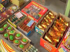 पटाखों पर बैन से कारोबारियों को भारी नुकसान, Kejriwal सरकार के फैसले से नाराज