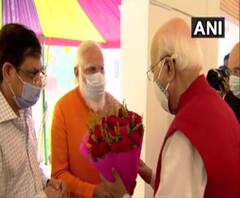 ফটাফট: ৯৩-তে পা আডবাণীর, বাসভবনে গিয়ে শুভেচ্ছা প্রধানমন্ত্রীর, সঙ্গে আরও খবর 