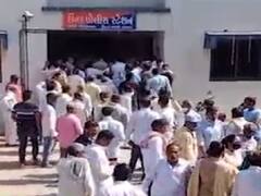 ગીરસોમનાથઃ ઉનામાં પોલીસકર્મીની પત્નીની આત્મહત્યા, ગ્રામજનોએ પોલીસ સ્ટેશનનો કર્યો ઘેરાવ