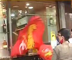 Bharat Bandh Nov 26: Lenin Sarani-তে জোর করে নামানো হল দোকানের শাটার, ভাঙা হল কাচ 